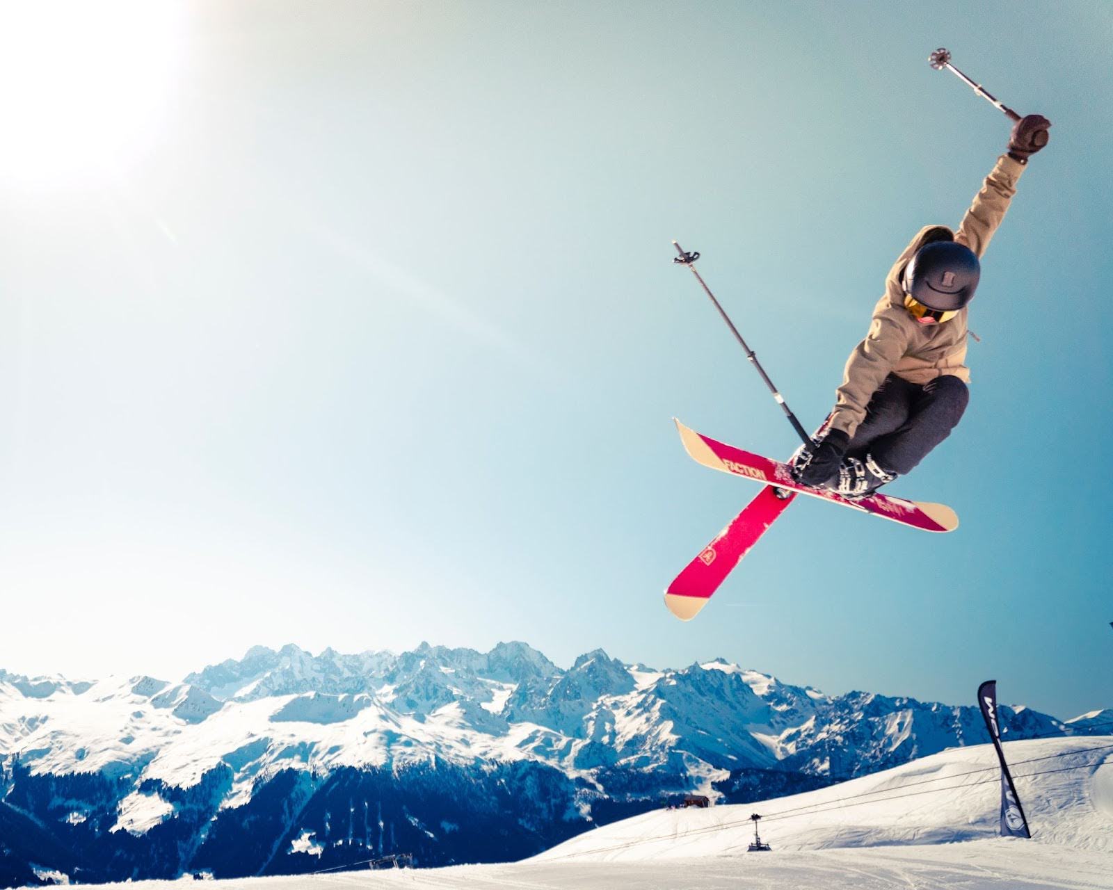 example image of a guy skiing in ski apparel similar to the images used in the perfect moment case